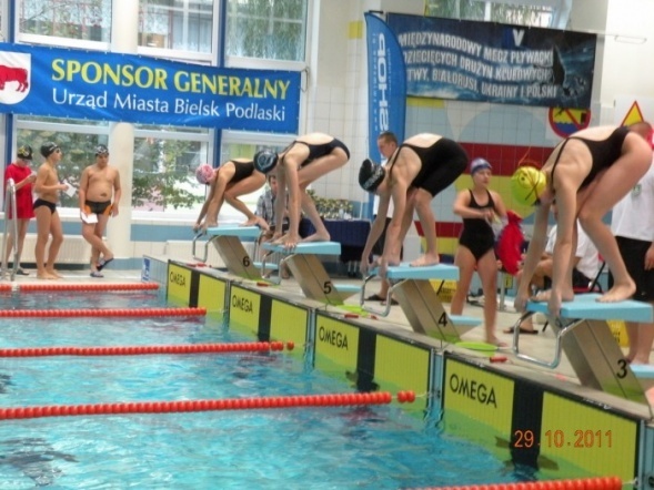 Złote medale młodych ostrołęckich pływaków w V Międzynarodowym Meczu Drużyn Klubowych Złota Jesień 2011 - zdjęcie #11 - eOstroleka.pl