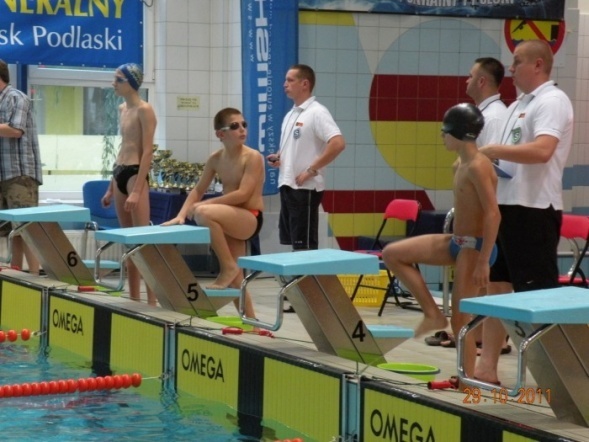 Złote medale młodych ostrołęckich pływaków w V Międzynarodowym Meczu Drużyn Klubowych Złota Jesień 2011 - zdjęcie #12 - eOstroleka.pl