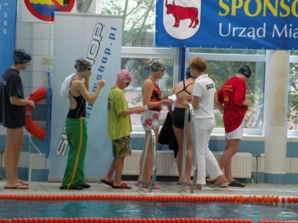 Złote medale młodych ostrołęckich pływaków w V Międzynarodowym Meczu Drużyn Klubowych Złota Jesień 2011 - zdjęcie #13 - eOstroleka.pl