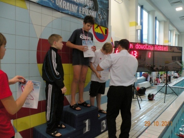 Złote medale młodych ostrołęckich pływaków w V Międzynarodowym Meczu Drużyn Klubowych Złota Jesień 2011 - zdjęcie #17 - eOstroleka.pl