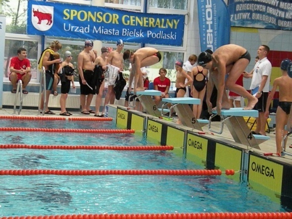 Złote medale młodych ostrołęckich pływaków w V Międzynarodowym Meczu Drużyn Klubowych Złota Jesień 2011 - zdjęcie #23 - eOstroleka.pl