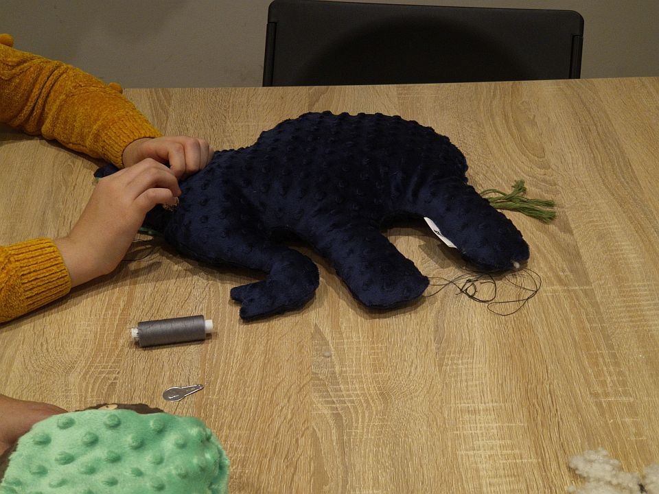 Rodzinne spotkania twórcze. Afrykańska maskotka w Muzeum Kultury Kurpiowskiej [30.11.2025] - zdjęcie #4 - eOstroleka.pl