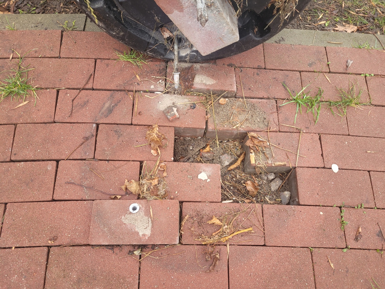 Wandalizm na Placu Dworcowym [03.12.2025] - zdjęcie #3 - eOstroleka.pl