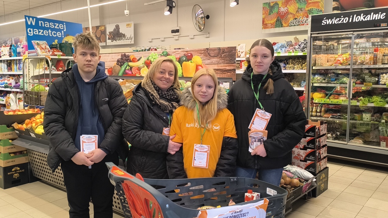Świąteczna Zbiórka Żywności w Olszewie-Borkach [03.12.2025] - zdjęcie #12 - eOstroleka.pl