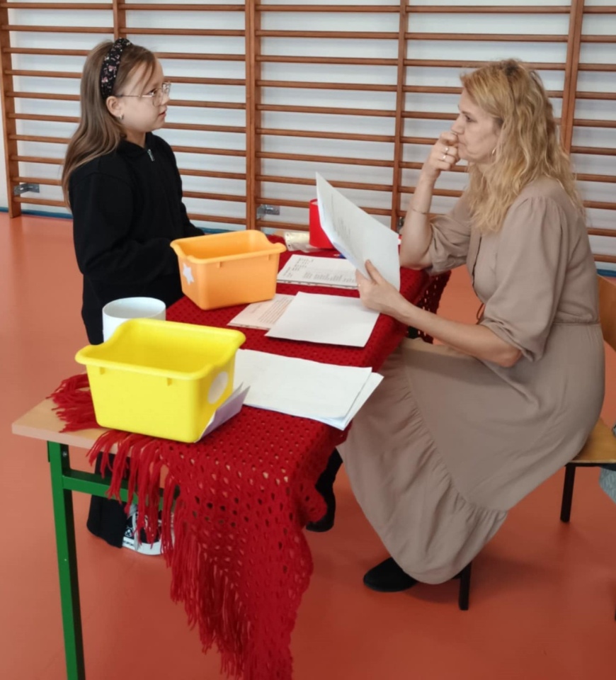 Konkurs szkolny poświęcony twórczości Janiny Anny Krzyżewskiej [03.12.2025] - zdjęcie #10 - eOstroleka.pl