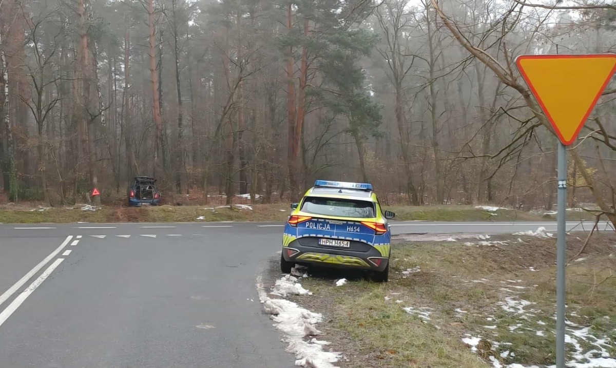 Wypadek w miejscowości Ulaski w powiecie makowskim [03.12.2025] - zdjęcie #3 - eOstroleka.pl