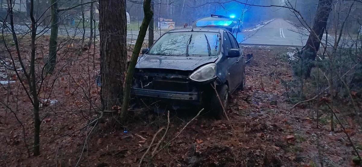 Wypadek w miejscowości Ulaski w powiecie makowskim [03.12.2025] - zdjęcie #2 - eOstroleka.pl