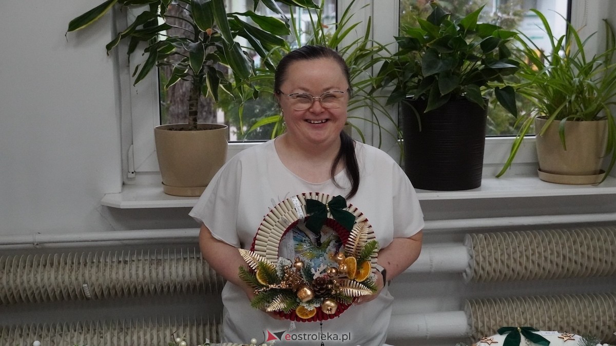 Sukces świątecznego kiermaszu Motylków! Wyjątkowy dzień, wyjątkowa akcja  [3.12.2025] - zdjęcie #19 - eOstroleka.pl