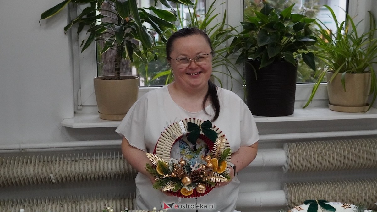 Sukces świątecznego kiermaszu Motylków! Wyjątkowy dzień, wyjątkowa akcja  [3.12.2025] - zdjęcie #18 - eOstroleka.pl