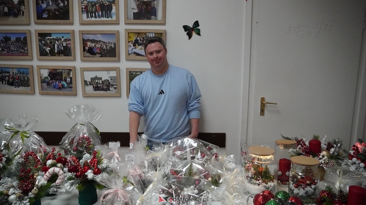 Sukces świątecznego kiermaszu Motylków! Wyjątkowy dzień, wyjątkowa akcja  [3.12.2025] - zdjęcie #15 - eOstroleka.pl