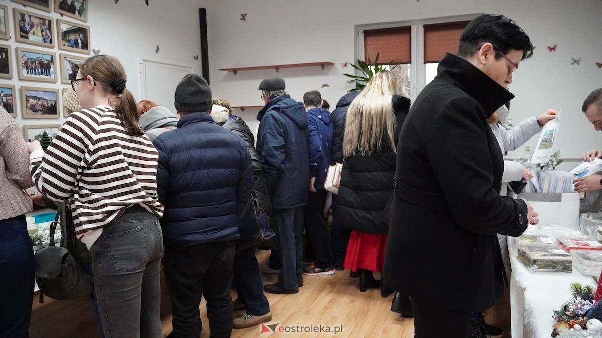 Sukces świątecznego kiermaszu Motylków! Wyjątkowy dzień, wyjątkowa akcja  [3.12.2025] - zdjęcie #11 - eOstroleka.pl