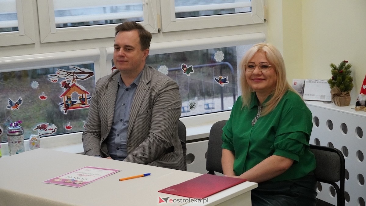 Kraina Radości udowadnia: segregacja może być muzyczna! Konkurs w Przedszkolu Miejskim nr 8 Przedszkolna Eko-Orkiestra [3.12.2025] - zdjęcie #130 - eOstroleka.pl