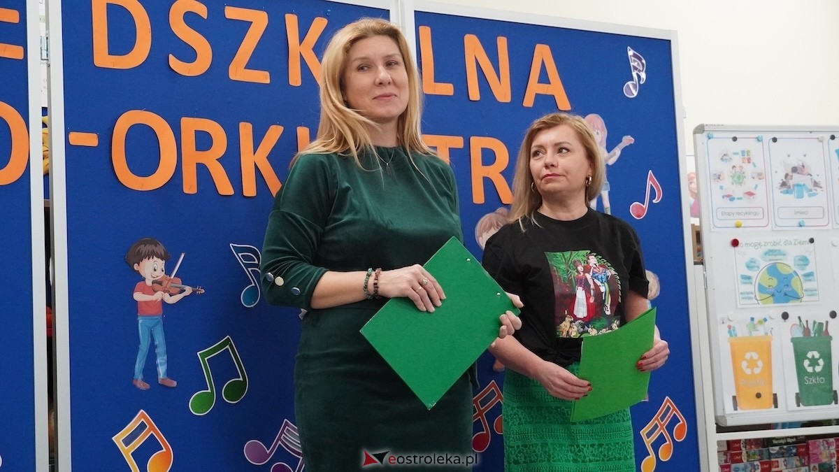 Kraina Radości udowadnia: segregacja może być muzyczna! Konkurs w Przedszkolu Miejskim nr 8 Przedszkolna Eko-Orkiestra [3.12.2025] - zdjęcie #125 - eOstroleka.pl