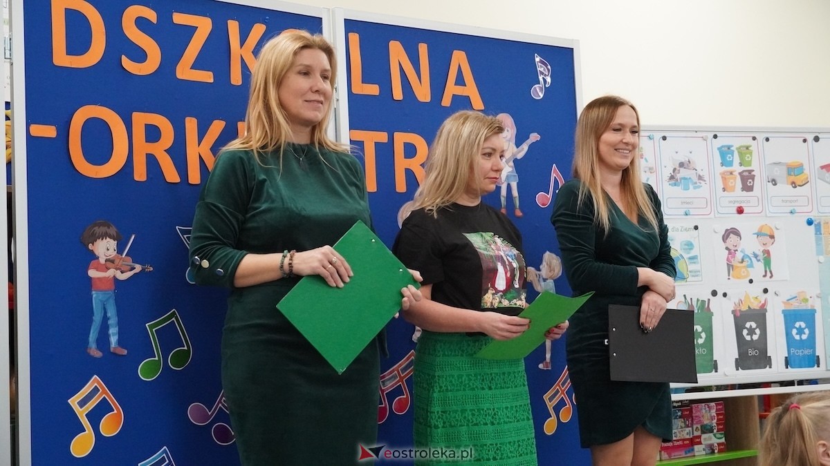 Kraina Radości udowadnia: segregacja może być muzyczna! Konkurs w Przedszkolu Miejskim nr 8 Przedszkolna Eko-Orkiestra [3.12.2025] - zdjęcie #124 - eOstroleka.pl