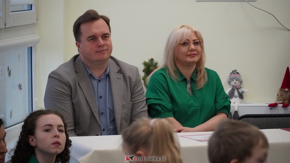 Kraina Radości udowadnia: segregacja może być muzyczna! Konkurs w Przedszkolu Miejskim nr 8 Przedszkolna Eko-Orkiestra [3.12.2025] - zdjęcie #108 - eOstroleka.pl