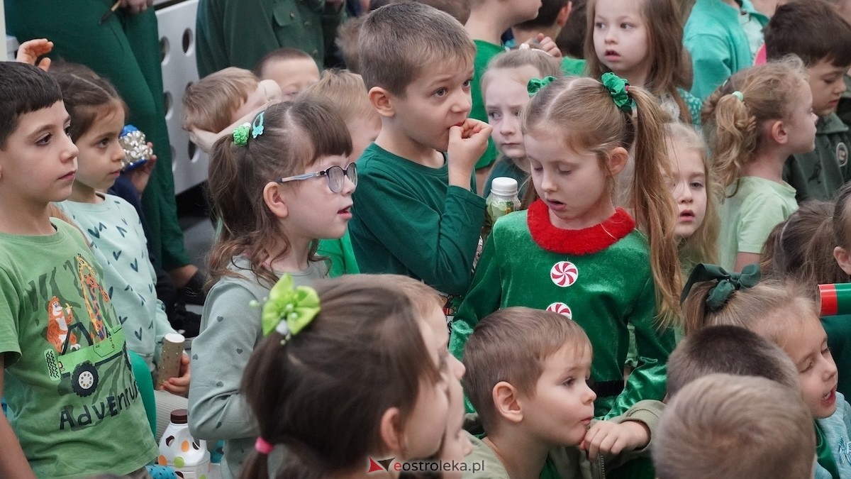 Kraina Radości udowadnia: segregacja może być muzyczna! Konkurs w Przedszkolu Miejskim nr 8 Przedszkolna Eko-Orkiestra [3.12.2025] - zdjęcie #107 - eOstroleka.pl