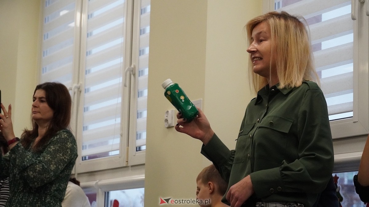 Kraina Radości udowadnia: segregacja może być muzyczna! Konkurs w Przedszkolu Miejskim nr 8 Przedszkolna Eko-Orkiestra [3.12.2025] - zdjęcie #73 - eOstroleka.pl