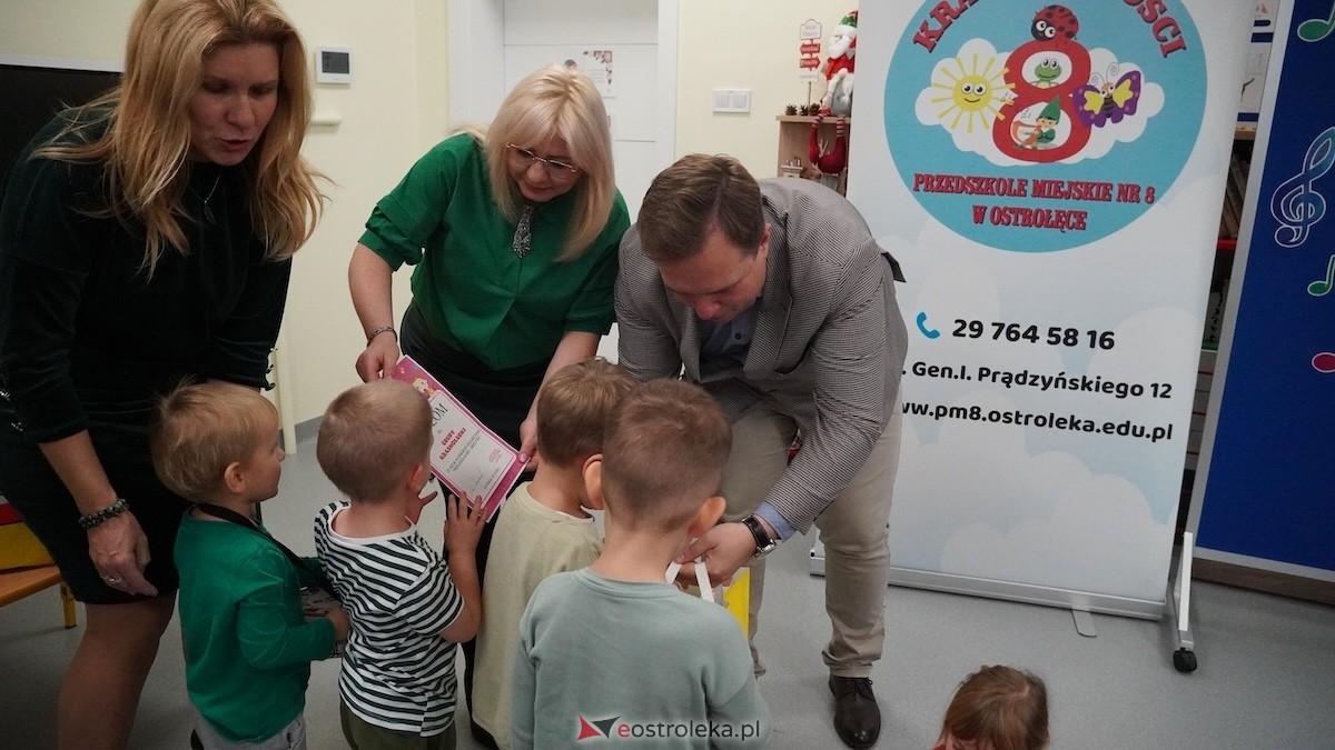 Kraina Radości udowadnia: segregacja może być muzyczna! Konkurs w Przedszkolu Miejskim nr 8 Przedszkolna Eko-Orkiestra [3.12.2025] - zdjęcie #19 - eOstroleka.pl