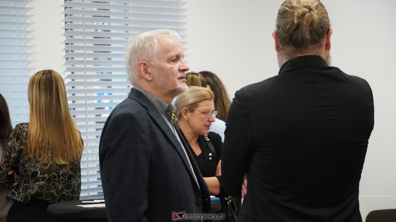 Ostrołęckie Forum Biznesowe z PAIH i BGK: Ostrołęka stawia na eksport.[03.12.2025] - zdjęcie #45 - eOstroleka.pl