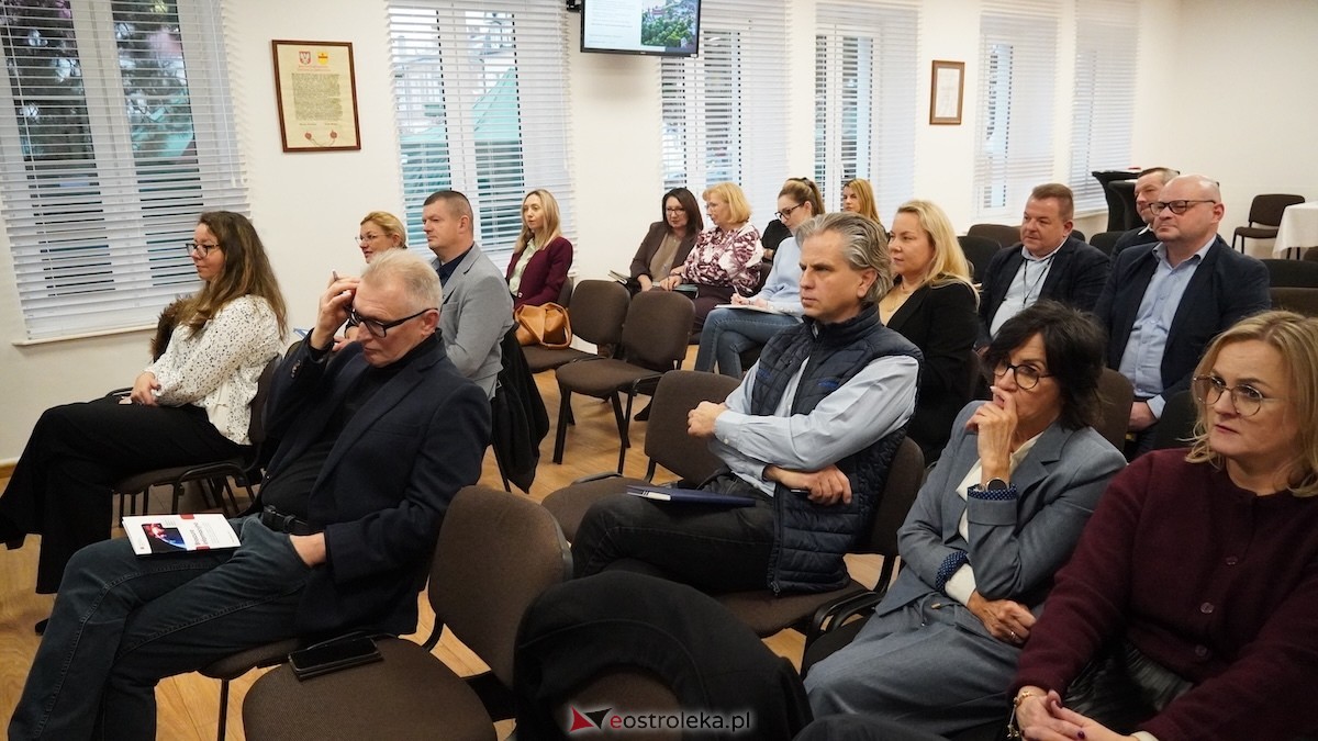Ostrołęckie Forum Biznesowe z PAIH i BGK: Ostrołęka stawia na eksport.[03.12.2025] - zdjęcie #8 - eOstroleka.pl