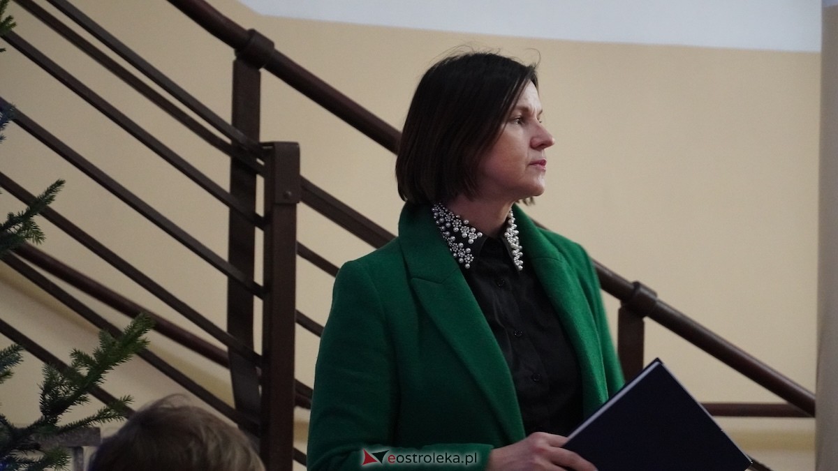 Ostrołęckie przedszkola wspólnie udekorowały choinkę w Handlowcu [4.12.2025] - zdjęcie #80 - eOstroleka.pl
