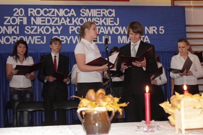 Wystawa rękodzieła kurpiowskiego - W hołdzie Zofii Niedziałkowskiej [04.11.2011] - zdjęcie #16 - eOstroleka.pl