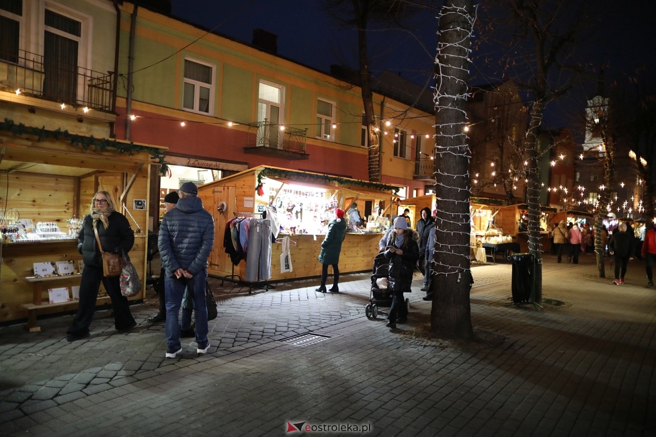Jarmark Bożonarodzeniowy w Ostrołęce [4.12.2025] - zdjęcie #64 - eOstroleka.pl