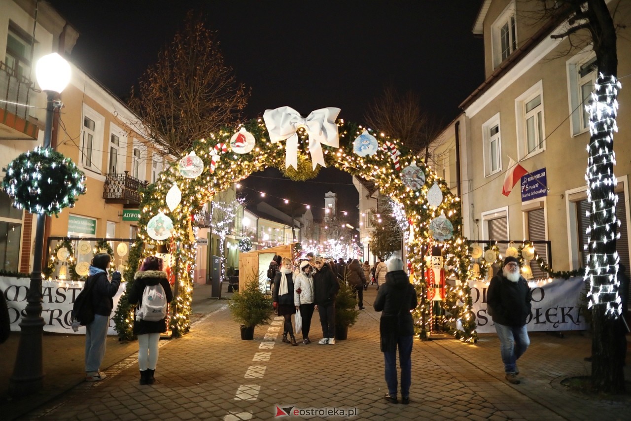 Jarmark Bożonarodzeniowy w Ostrołęce [4.12.2025] - zdjęcie #37 - eOstroleka.pl