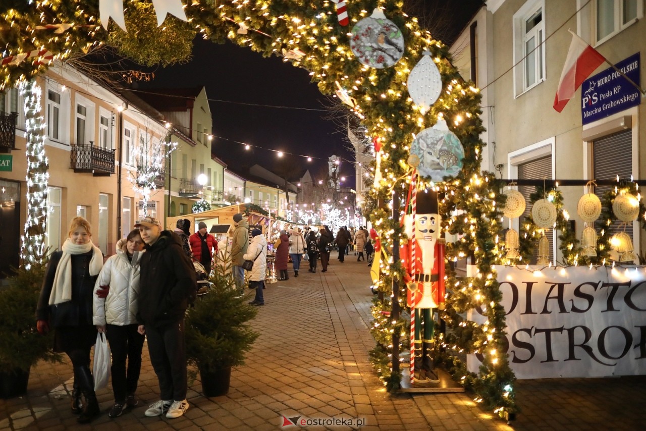 Jarmark Bożonarodzeniowy w Ostrołęce [4.12.2025] - zdjęcie #35 - eOstroleka.pl