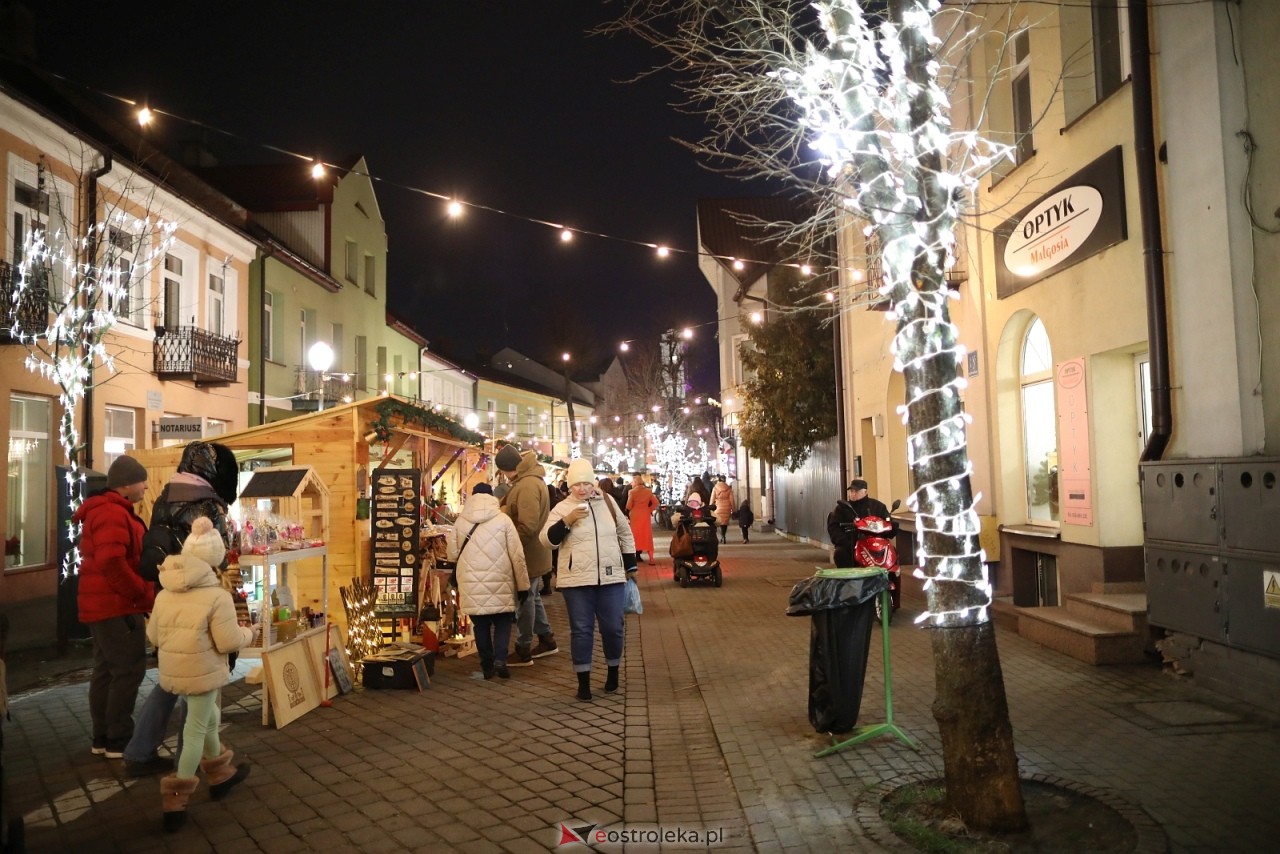 Jarmark Bożonarodzeniowy w Ostrołęce [4.12.2025] - zdjęcie #34 - eOstroleka.pl