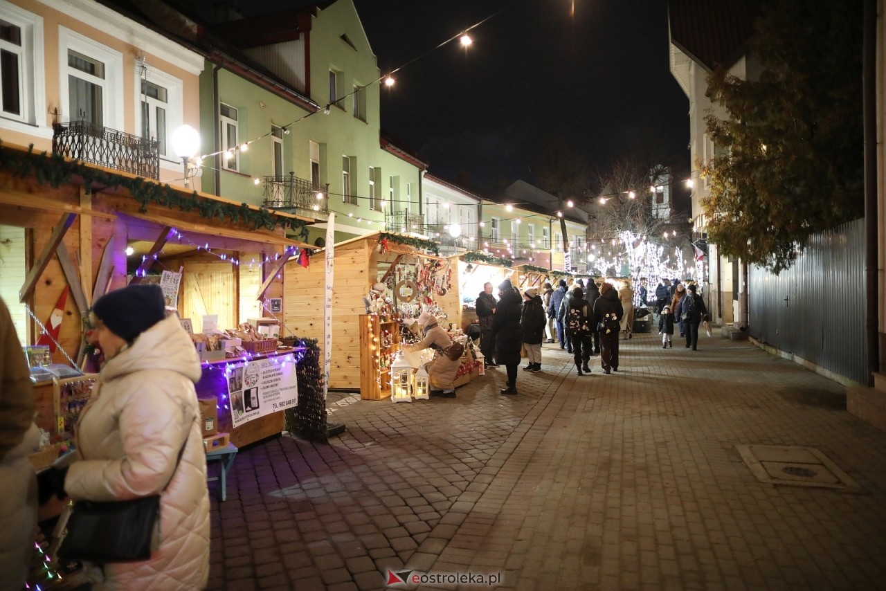 Jarmark Bożonarodzeniowy w Ostrołęce [4.12.2025] - zdjęcie #32 - eOstroleka.pl
