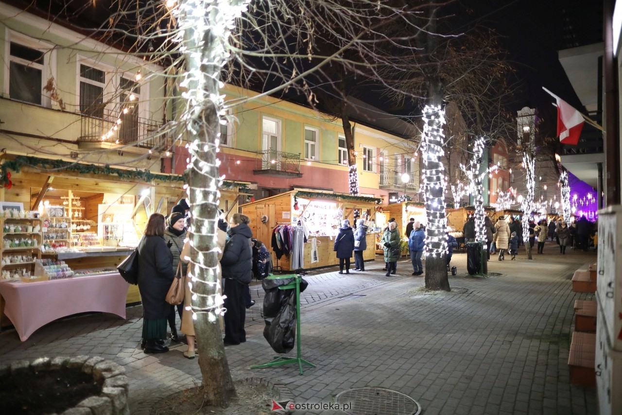 Jarmark Bożonarodzeniowy w Ostrołęce [4.12.2025] - zdjęcie #28 - eOstroleka.pl