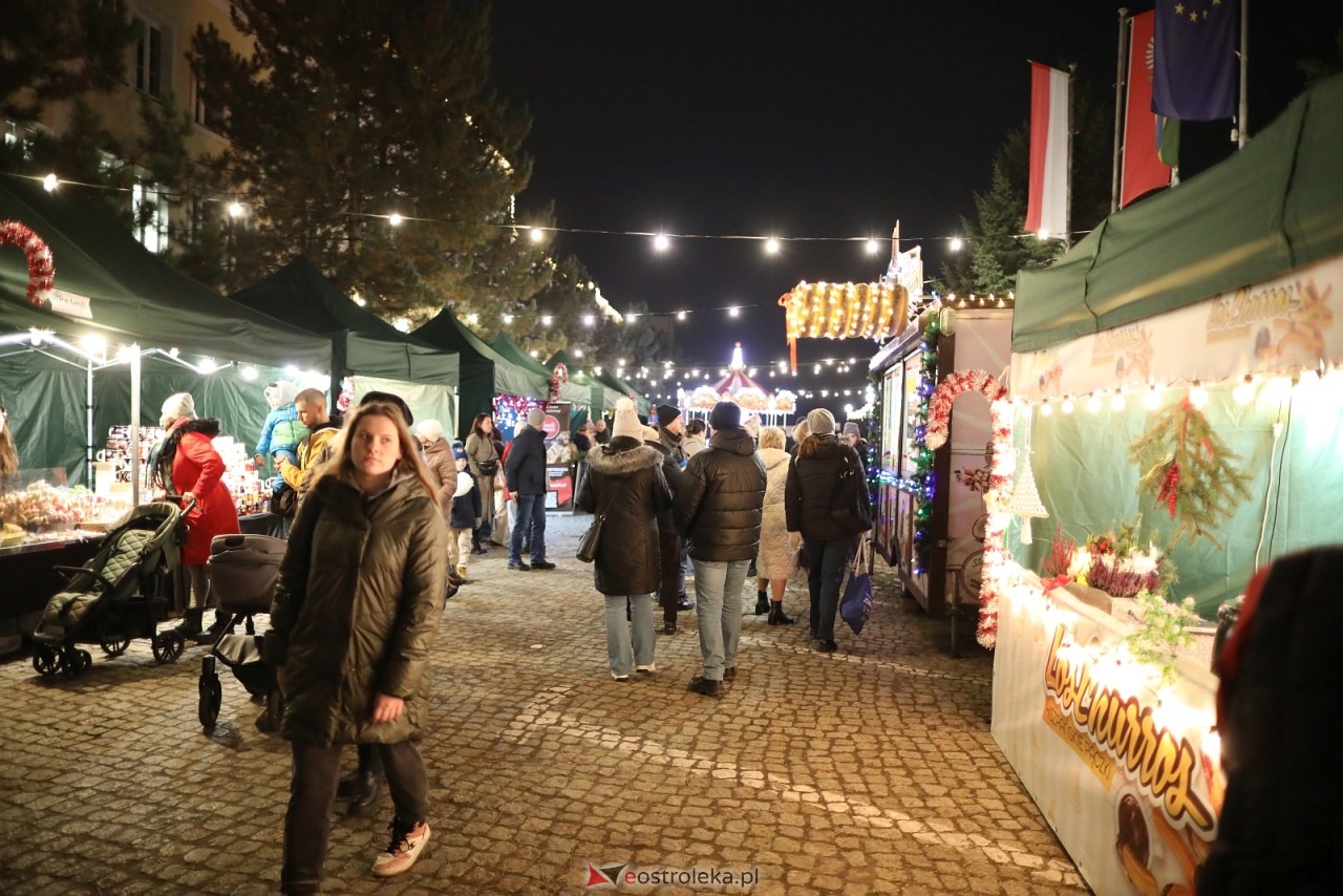 Jarmark Bożonarodzeniowy w Ostrołęce [4.12.2025] - zdjęcie #22 - eOstroleka.pl