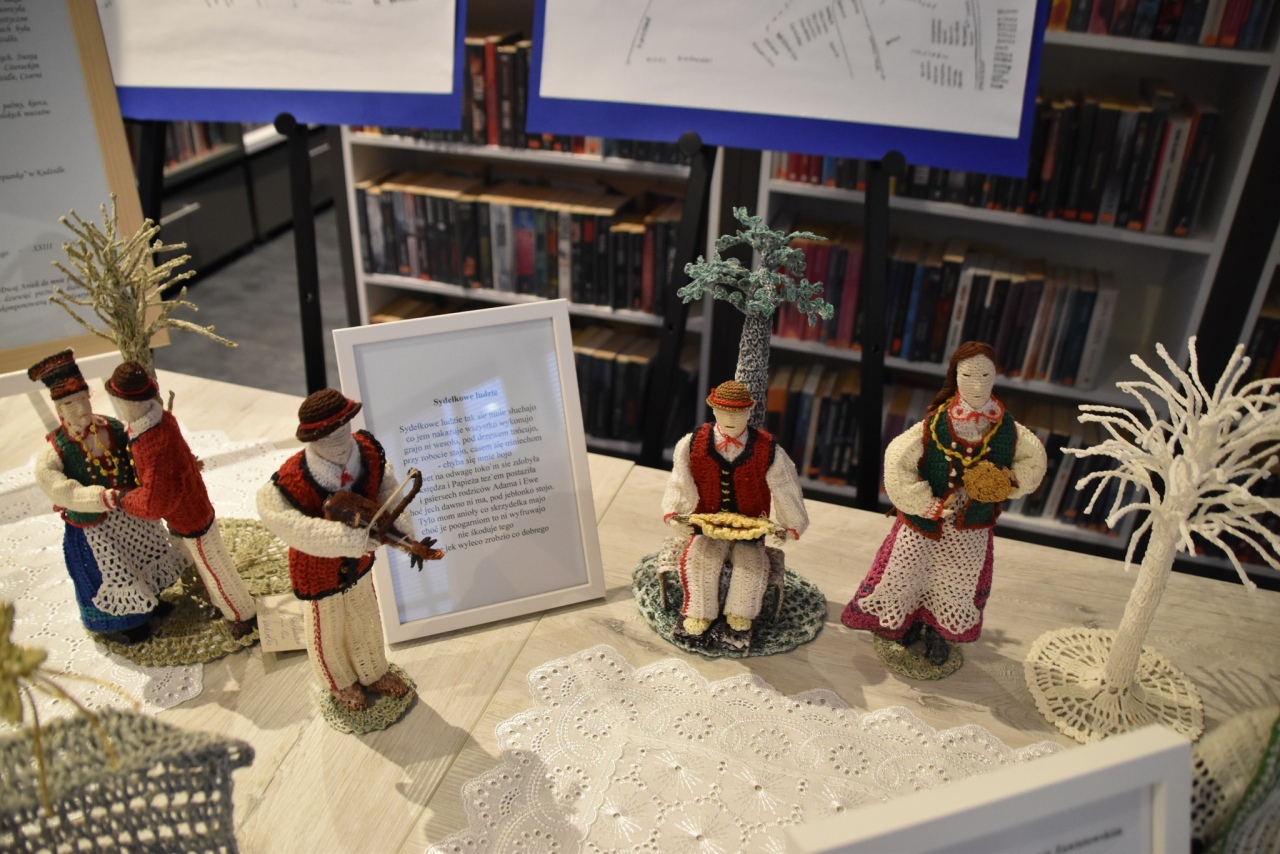 Dawne życie na Kurpiach: pamięci Marianny Staśkiewicz w gminnej bibliotece fot. Gmina Kadzidło  [3.12.2025] - zdjęcie #70 - eOstroleka.pl