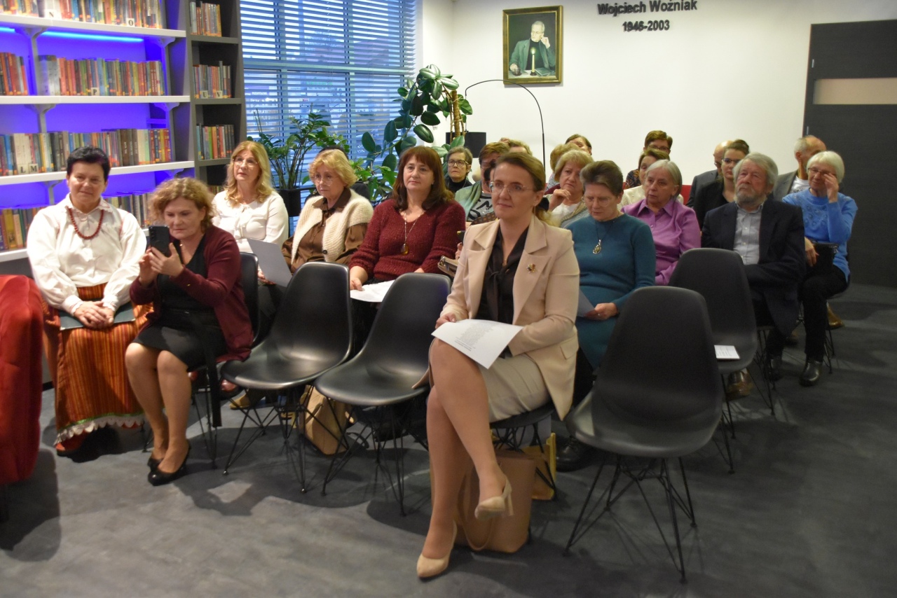 Dawne życie na Kurpiach: pamięci Marianny Staśkiewicz w gminnej bibliotece fot. Gmina Kadzidło  [3.12.2025] - zdjęcie #69 - eOstroleka.pl