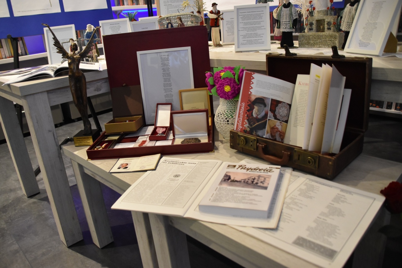 Dawne życie na Kurpiach: pamięci Marianny Staśkiewicz w gminnej bibliotece fot. Gmina Kadzidło  [3.12.2025] - zdjęcie #64 - eOstroleka.pl