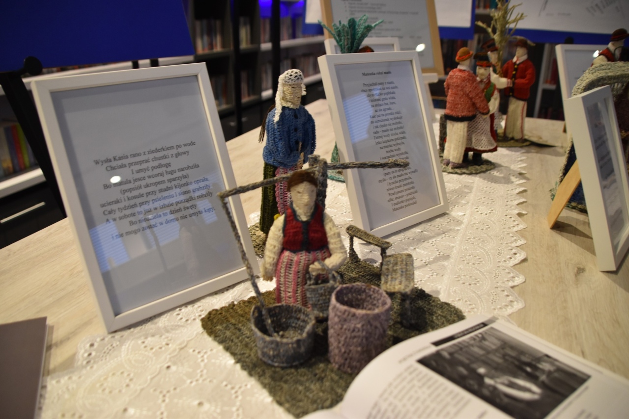 Dawne życie na Kurpiach: pamięci Marianny Staśkiewicz w gminnej bibliotece fot. Gmina Kadzidło  [3.12.2025] - zdjęcie #61 - eOstroleka.pl