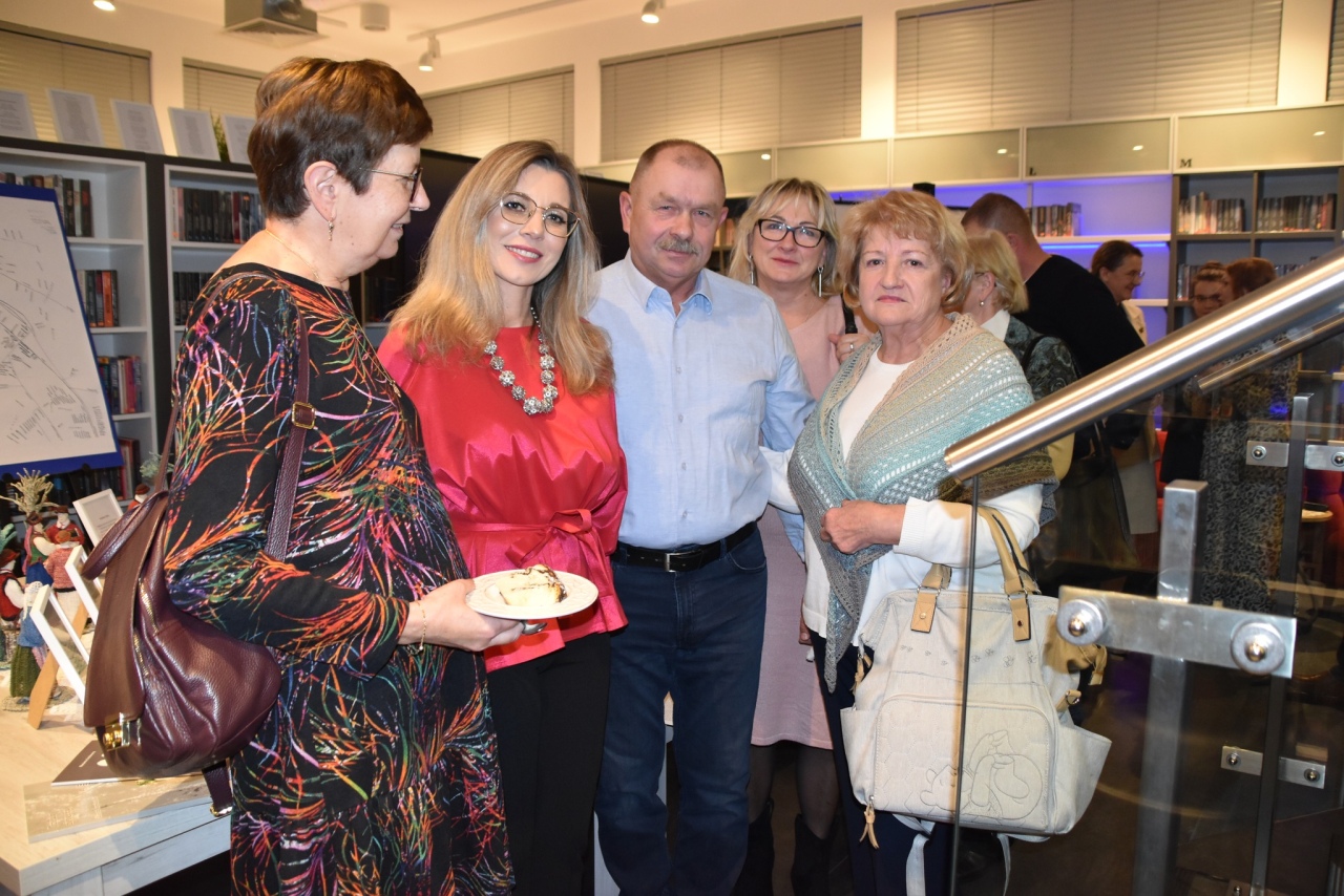 Dawne życie na Kurpiach: pamięci Marianny Staśkiewicz w gminnej bibliotece fot. Gmina Kadzidło  [3.12.2025] - zdjęcie #60 - eOstroleka.pl