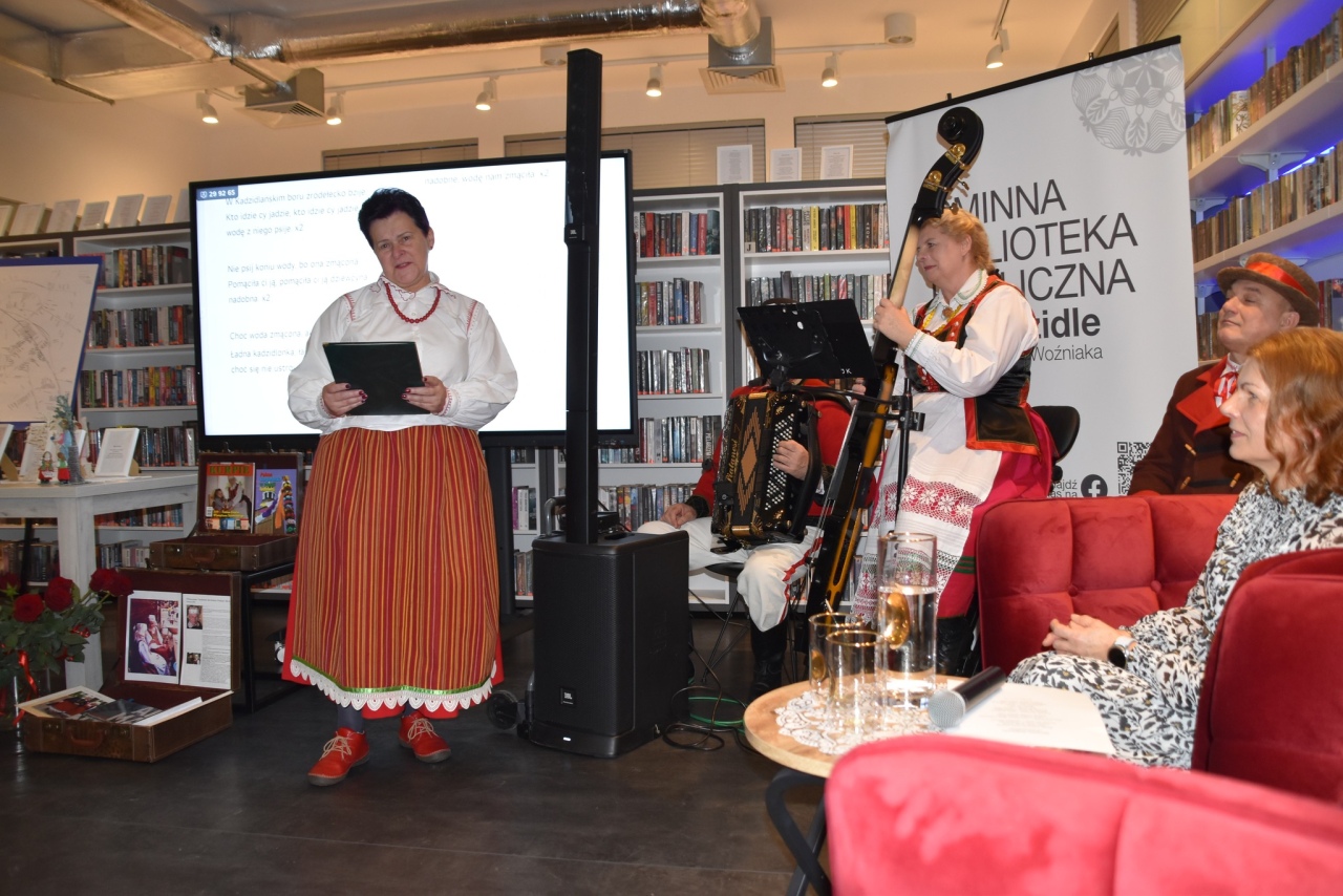 Dawne życie na Kurpiach: pamięci Marianny Staśkiewicz w gminnej bibliotece fot. Gmina Kadzidło  [3.12.2025] - zdjęcie #59 - eOstroleka.pl