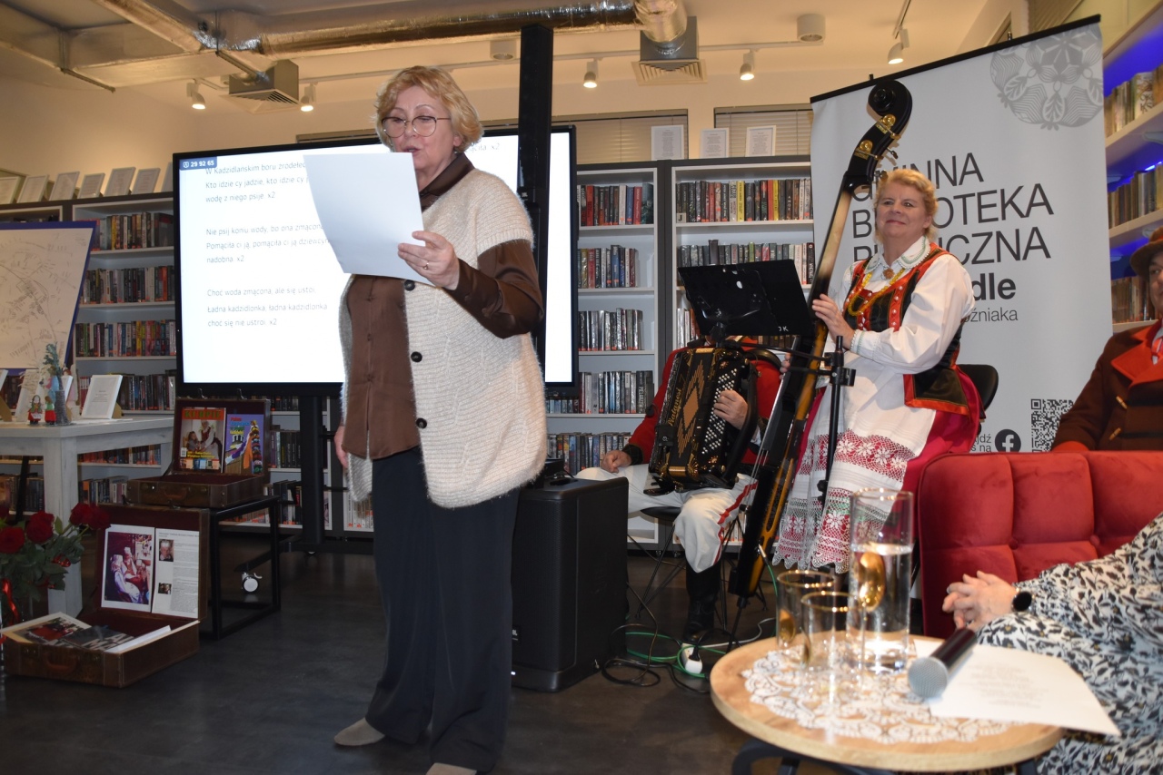 Dawne życie na Kurpiach: pamięci Marianny Staśkiewicz w gminnej bibliotece fot. Gmina Kadzidło  [3.12.2025] - zdjęcie #54 - eOstroleka.pl