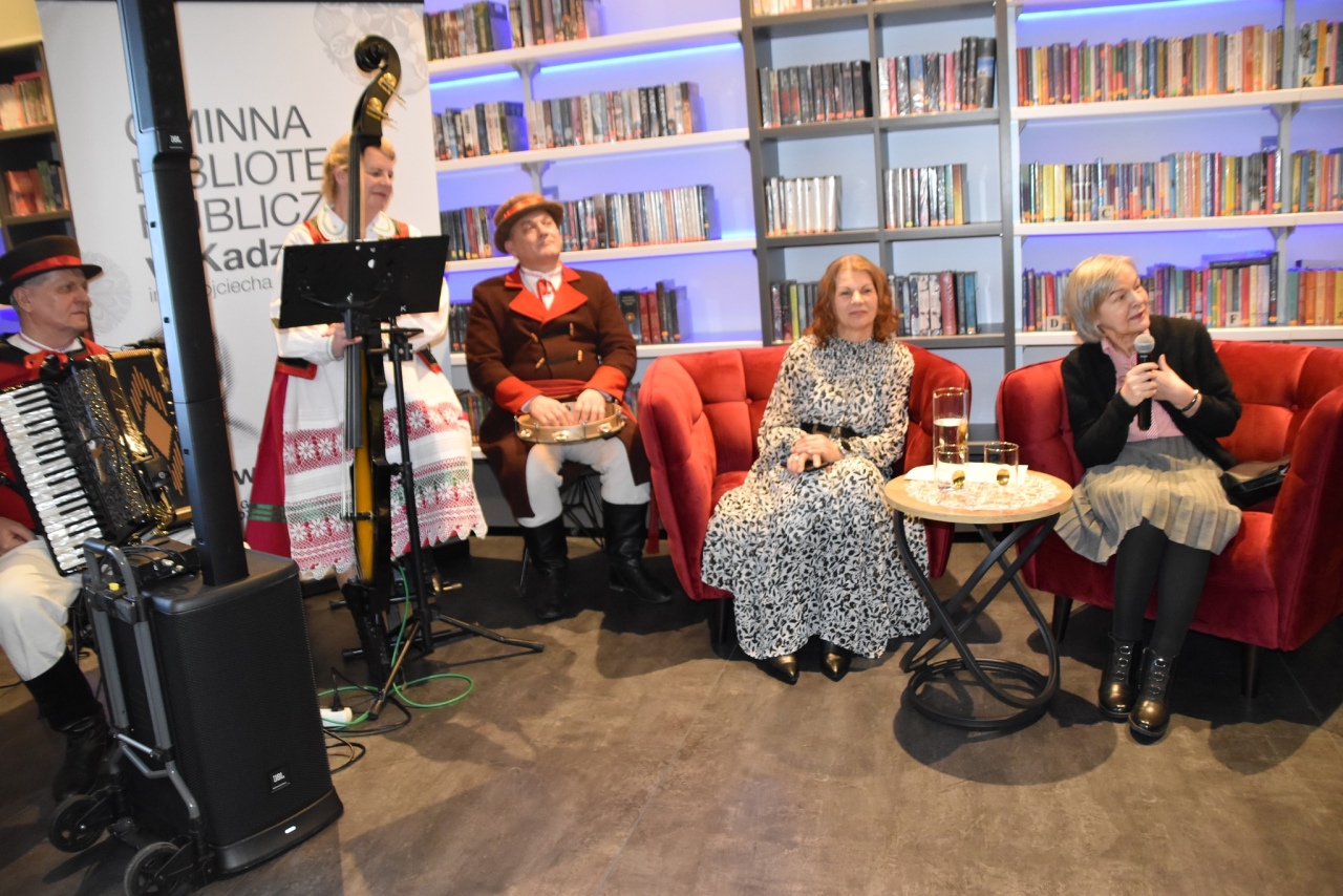 Dawne życie na Kurpiach: pamięci Marianny Staśkiewicz w gminnej bibliotece fot. Gmina Kadzidło  [3.12.2025] - zdjęcie #51 - eOstroleka.pl