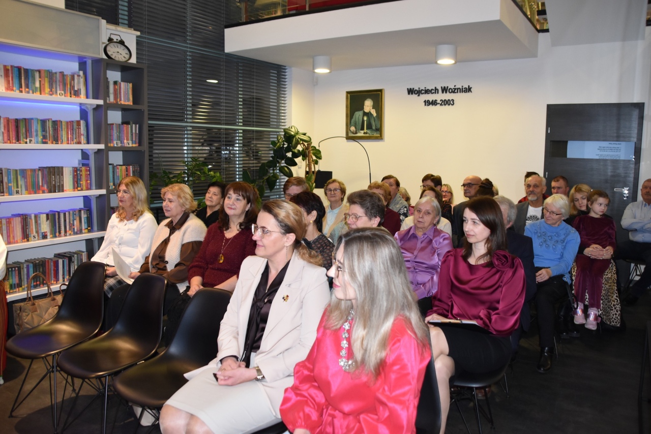 Dawne życie na Kurpiach: pamięci Marianny Staśkiewicz w gminnej bibliotece fot. Gmina Kadzidło  [3.12.2025] - zdjęcie #50 - eOstroleka.pl