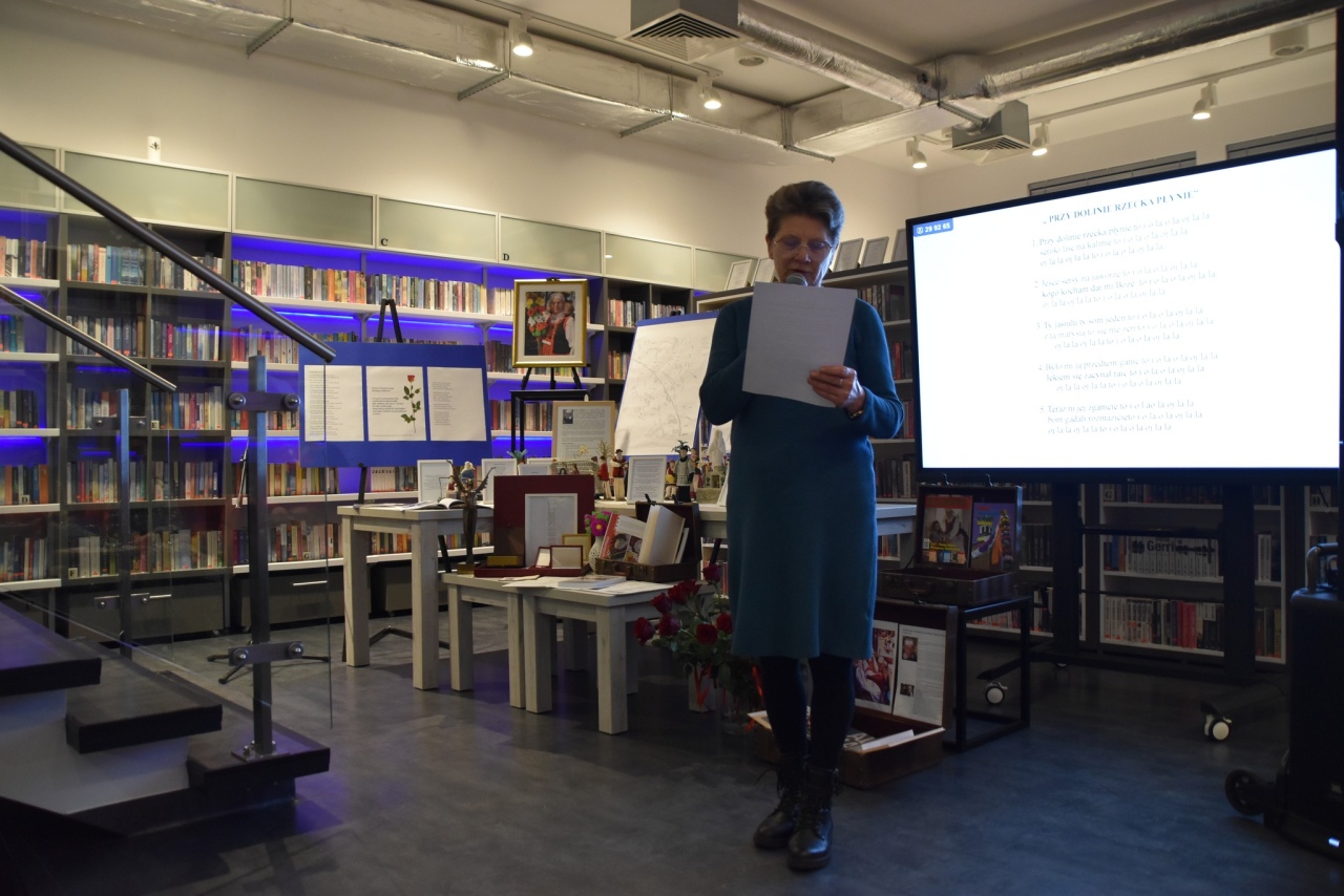 Dawne życie na Kurpiach: pamięci Marianny Staśkiewicz w gminnej bibliotece fot. Gmina Kadzidło  [3.12.2025] - zdjęcie #49 - eOstroleka.pl