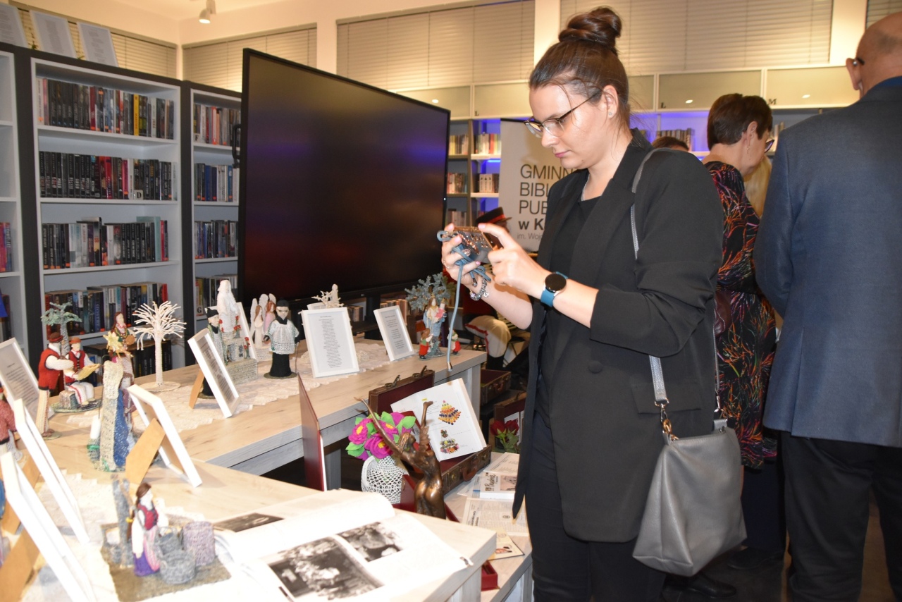 Dawne życie na Kurpiach: pamięci Marianny Staśkiewicz w gminnej bibliotece fot. Gmina Kadzidło  [3.12.2025] - zdjęcie #43 - eOstroleka.pl
