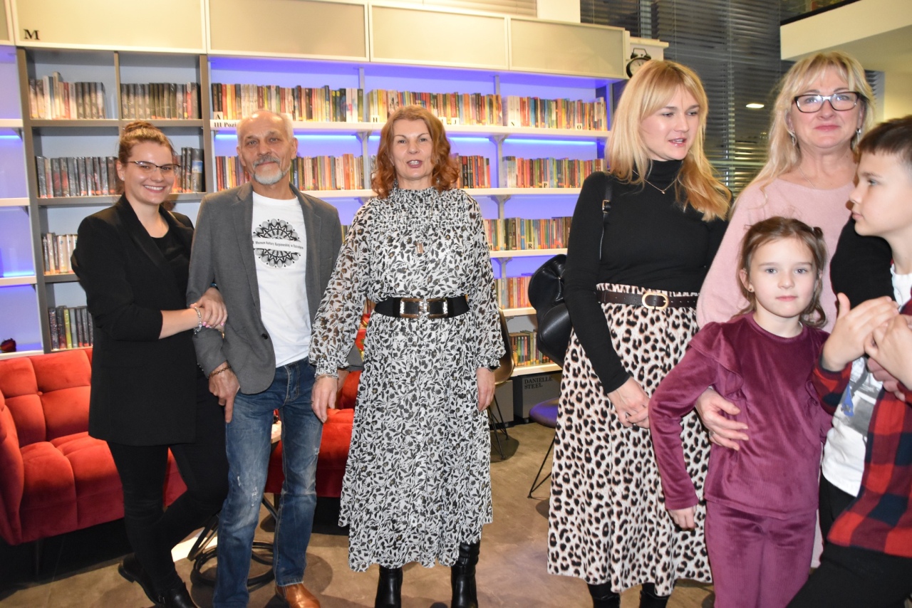 Dawne życie na Kurpiach: pamięci Marianny Staśkiewicz w gminnej bibliotece fot. Gmina Kadzidło  [3.12.2025] - zdjęcie #41 - eOstroleka.pl