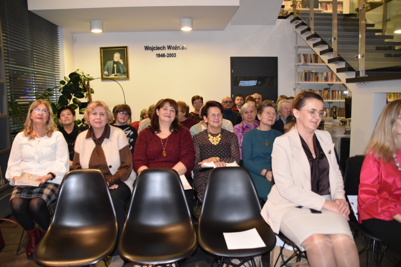 Dawne życie na Kurpiach: pamięci Marianny Staśkiewicz w gminnej bibliotece fot. Gmina Kadzidło  [3.12.2025] - zdjęcie #39 - eOstroleka.pl