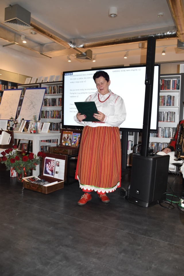 Dawne życie na Kurpiach: pamięci Marianny Staśkiewicz w gminnej bibliotece fot. Gmina Kadzidło  [3.12.2025] - zdjęcie #38 - eOstroleka.pl