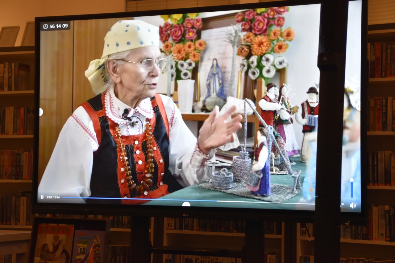 Dawne życie na Kurpiach: pamięci Marianny Staśkiewicz w gminnej bibliotece fot. Gmina Kadzidło  [3.12.2025] - zdjęcie #34 - eOstroleka.pl