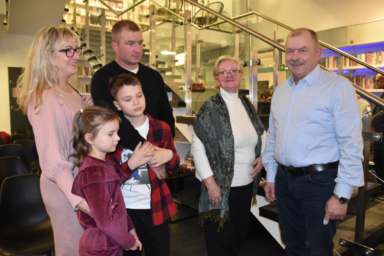 Dawne życie na Kurpiach: pamięci Marianny Staśkiewicz w gminnej bibliotece fot. Gmina Kadzidło  [3.12.2025] - zdjęcie #33 - eOstroleka.pl