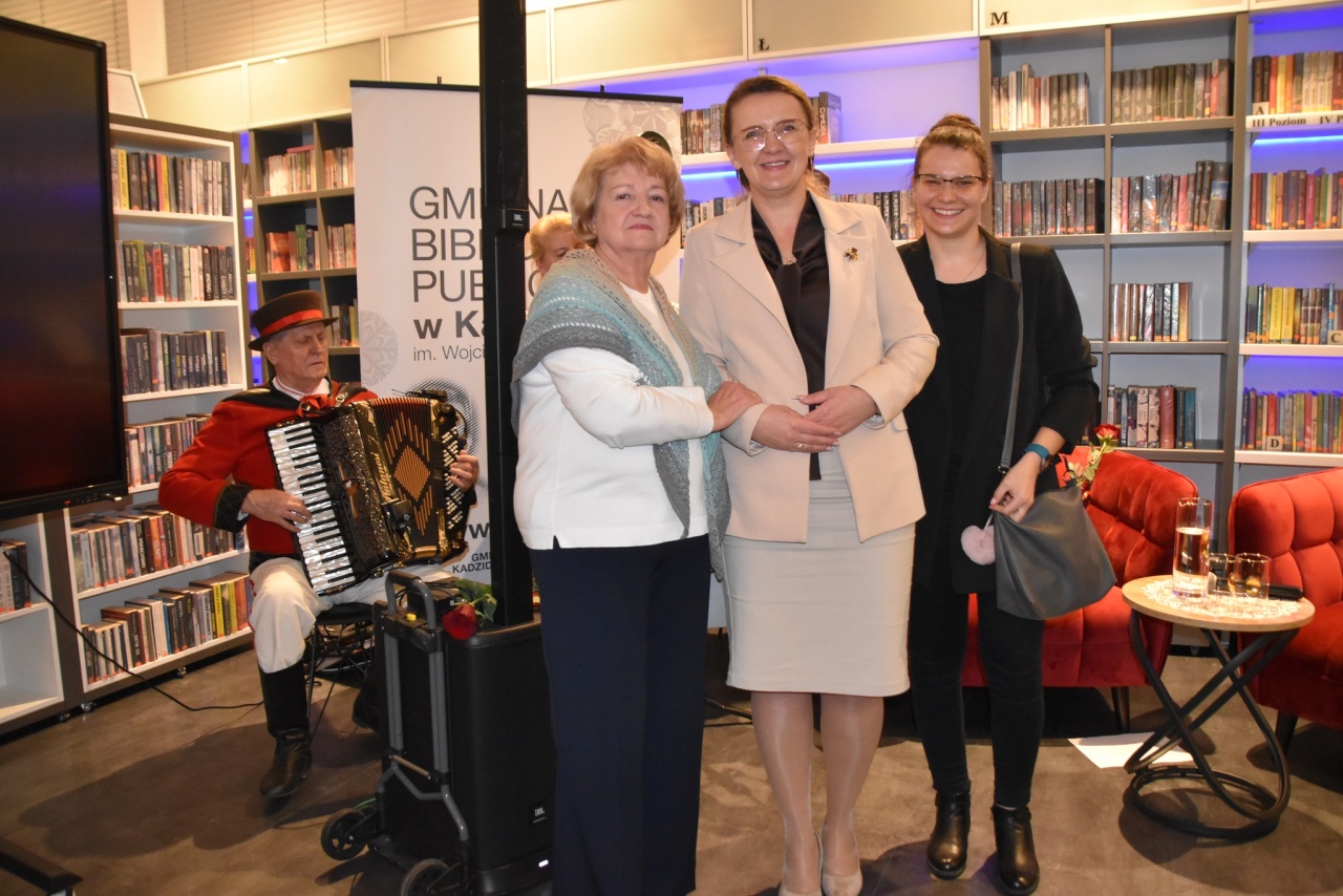 Dawne życie na Kurpiach: pamięci Marianny Staśkiewicz w gminnej bibliotece fot. Gmina Kadzidło  [3.12.2025] - zdjęcie #23 - eOstroleka.pl